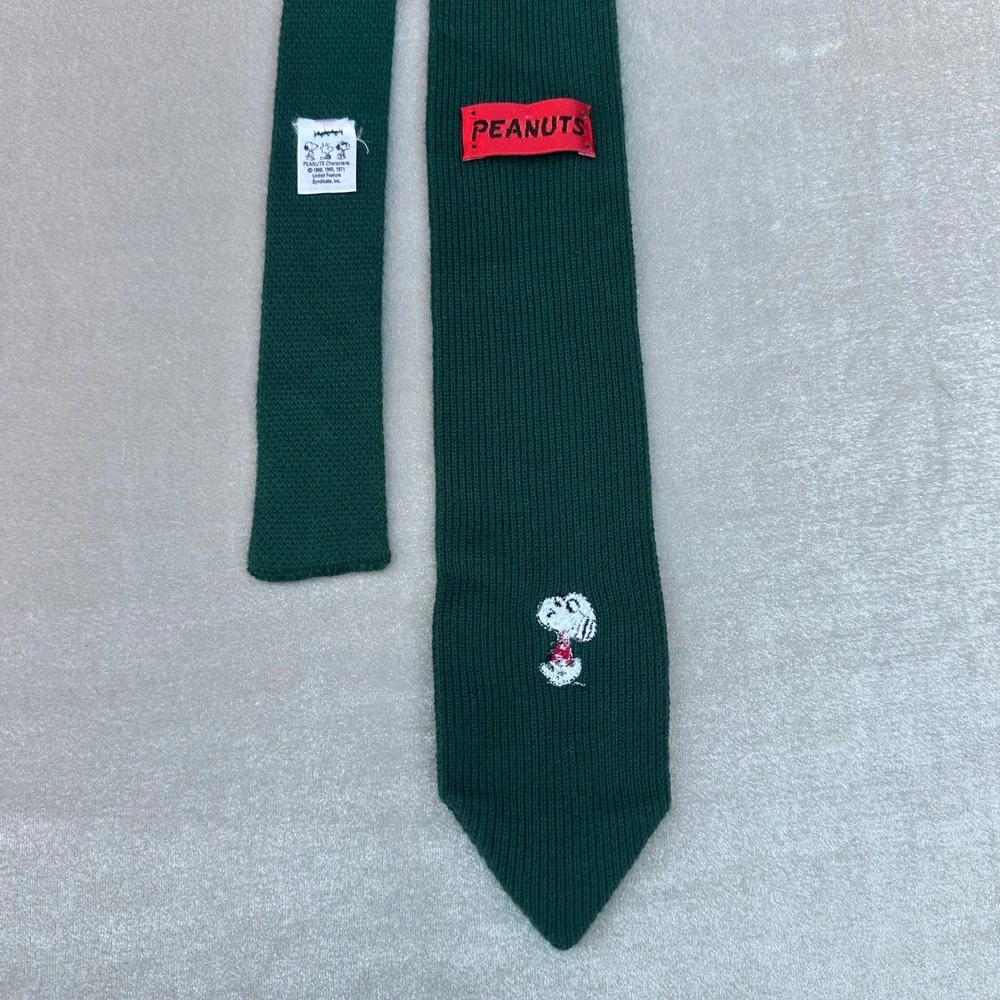 Peanuts brand color